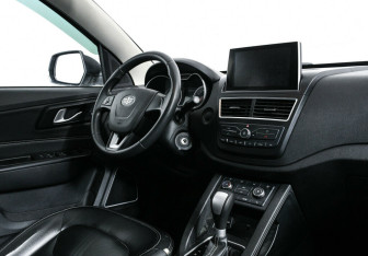 Подержанный автомобиль FAW Besturn X40 2019 года (6 фото)