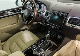 Подержанный автомобиль Volkswagen Touareg 2016 года (9 фото)