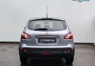 Подержанный автомобиль Nissan Qashqai 2012 года (7 фото)