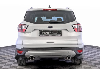 Подержанный автомобиль Ford Kuga 2019 года (6 фото)