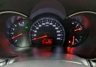 Подержанный автомобиль Kia Sorento 2014 года (25 фото)