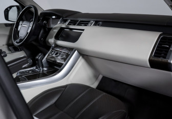 Подержанный автомобиль Land Rover Range Rover Sport 2017 года (9 фото)
