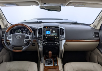 Подержанный автомобиль Toyota Land Cruiser Suv 2013 года (14 фото)