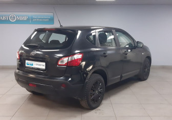 Подержанный автомобиль Nissan Qashqai 2013 года (5 фото)