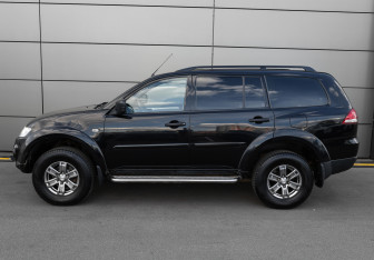 Подержанный автомобиль Mitsubishi Pajero Sport 2013 года (7 фото)
