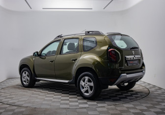 Подержанный автомобиль Renault Duster 2015 года (7 фото)