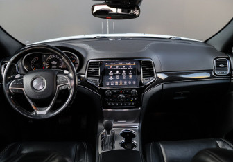 Подержанный автомобиль Jeep Grand Cherokee 2019 года (12 фото)