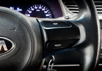 Подержанный автомобиль Kia Rio Hatchback 2021 года (25 фото)