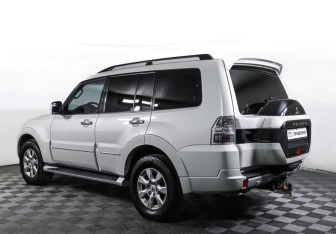 Подержанный автомобиль Mitsubishi Pajero 2021 года (7 фото)