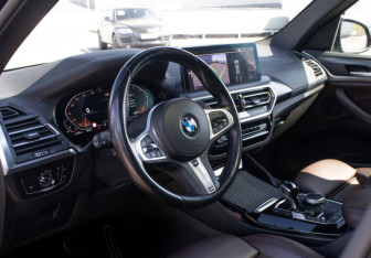 Подержанный автомобиль BMW X3 2022 года (9 фото)