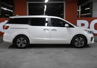 Подержанный автомобиль Kia Carnival 2019 года (4 фото)