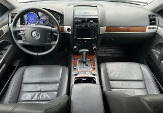 Подержанный автомобиль Volkswagen Touareg 2007 года (11 фото)