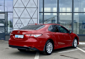 Подержанный автомобиль Toyota Camry Sedan 2021 года (5 фото)
