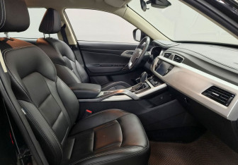 Подержанный автомобиль Geely Atlas 2021 года (9 фото)