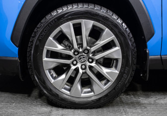 Подержанный автомобиль Toyota RAV4 2020 года (23 фото)