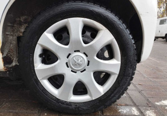 Подержанный автомобиль Peugeot 107 2011 года (13 фото)