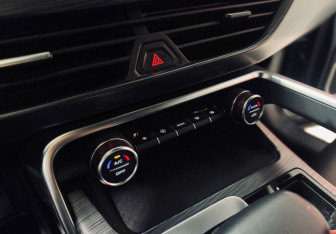 Подержанный автомобиль Geely Tugella 2022 года (18 фото)