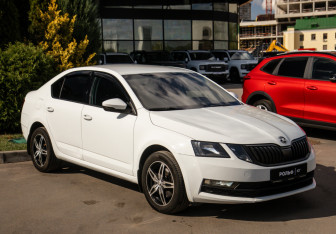 Подержанный автомобиль Skoda Octavia Liftback 2018 года (2 фото)