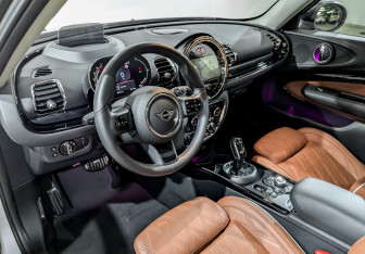 Подержанный автомобиль MINI Clubman Wagon 2022 года (16 фото)