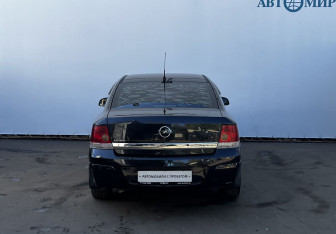 Подержанный автомобиль Opel Astra Sedan 2014 года (6 фото)