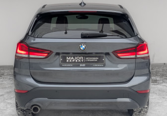 Подержанный автомобиль BMW X1 2020 года (6 фото)