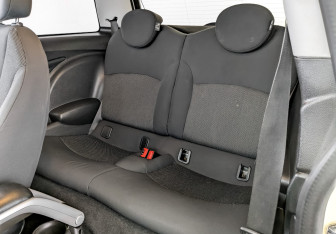 Подержанный автомобиль MINI Hatch 2008 года (12 фото)