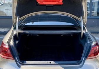 Подержанный автомобиль Volkswagen Passat CC 2012 года (10 фото)