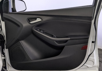 Подержанный автомобиль Ford Focus Sedan 2017 года (25 фото)