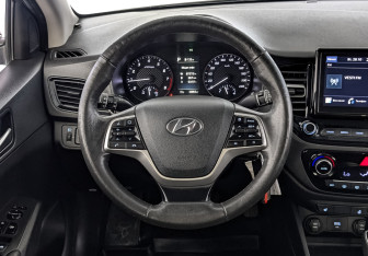 Подержанный автомобиль Hyundai Solaris Sedan 2021 года (22 фото)