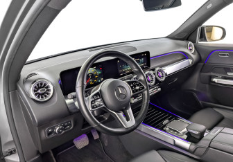 Подержанный автомобиль Mercedes-Benz GLB 2021 года (16 фото)