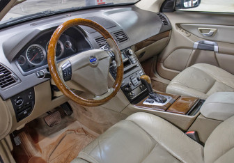 Подержанный автомобиль Volvo XC90 2011 года (13 фото)