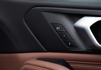 Подержанный автомобиль BMW X6 2021 года (23 фото)