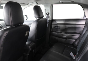 Подержанный автомобиль Mitsubishi ASX 2014 года (12 фото)