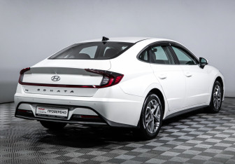 Подержанный автомобиль Hyundai Sonata 2021 года (5 фото)