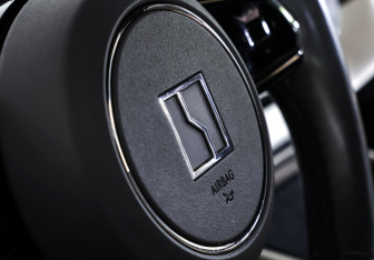 Подержанный автомобиль Zeekr 009 2023 года (23 фото)