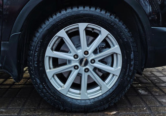 Подержанный автомобиль Nissan Qashqai+2 2011 года (17 фото)