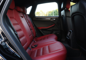 Подержанный автомобиль Porsche Macan 2015 года (10 фото)