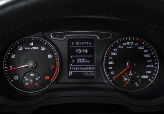 Подержанный автомобиль Audi Q3 2014 года (11 фото)