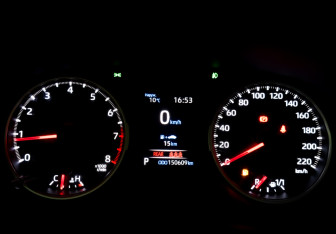 Подержанный автомобиль Toyota RAV4 2021 года (13 фото)