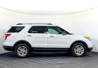 Подержанный автомобиль Ford Explorer 2013 года (4 фото)