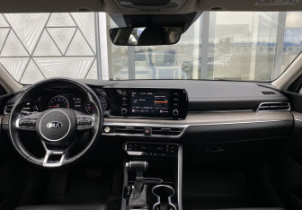 Подержанный автомобиль Kia K5 2021 года (11 фото)