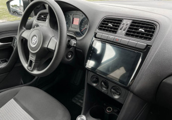 Подержанный автомобиль Volkswagen Polo Sedan 2012 года (9 фото)