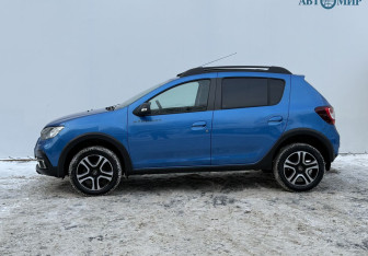 Подержанный автомобиль Renault Sandero 2021 года (8 фото)