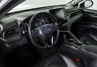 Подержанный автомобиль Toyota Camry Sedan 2021 года (10 фото)