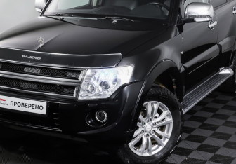 Подержанный автомобиль Mitsubishi Pajero 2013 года (23 фото)