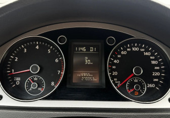Подержанный автомобиль Volkswagen Passat Sedan 2010 года (12 фото)