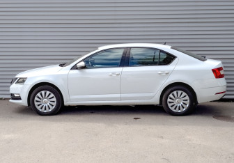 Подержанный автомобиль Skoda Octavia Liftback 2020 года (8 фото)
