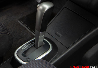 Подержанный автомобиль Nissan Tiida Hatchback 2011 года (13 фото)