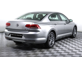 Подержанный автомобиль Volkswagen Passat Sedan 2015 года (3 фото)