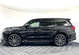Подержанный автомобиль Lexus LX 2021 года (8 фото)